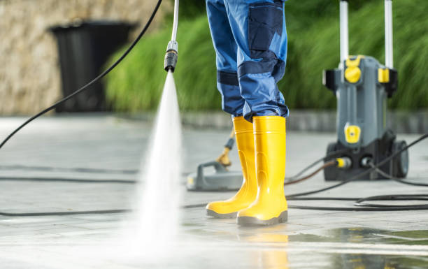Why Choose Our Certified Pressure Washing Experts for Your Project Needs in Strawberry Point, IA?